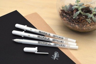 Sakura White Gelly Roll Pens Set Of 3